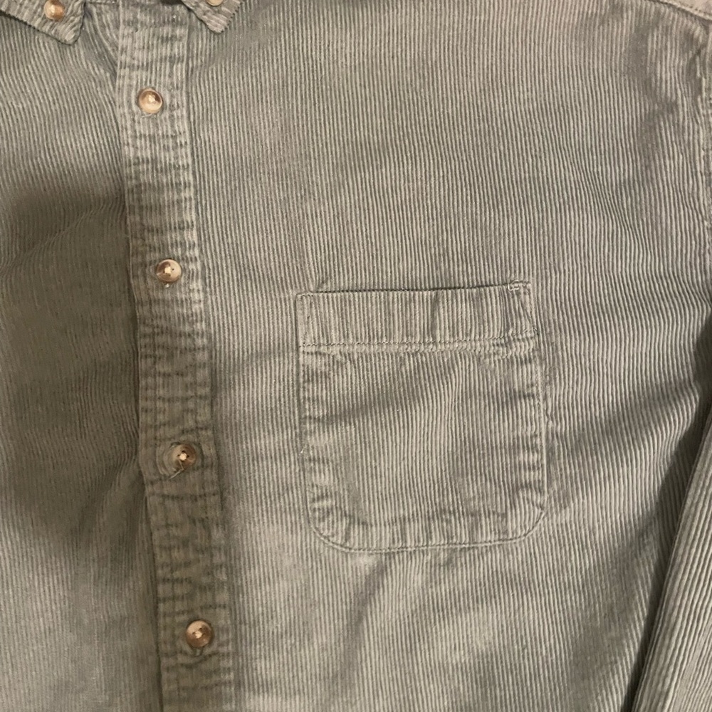 ASOS DESIGN oversized 90s style cord shirt in sage green - Picture 8 of 9